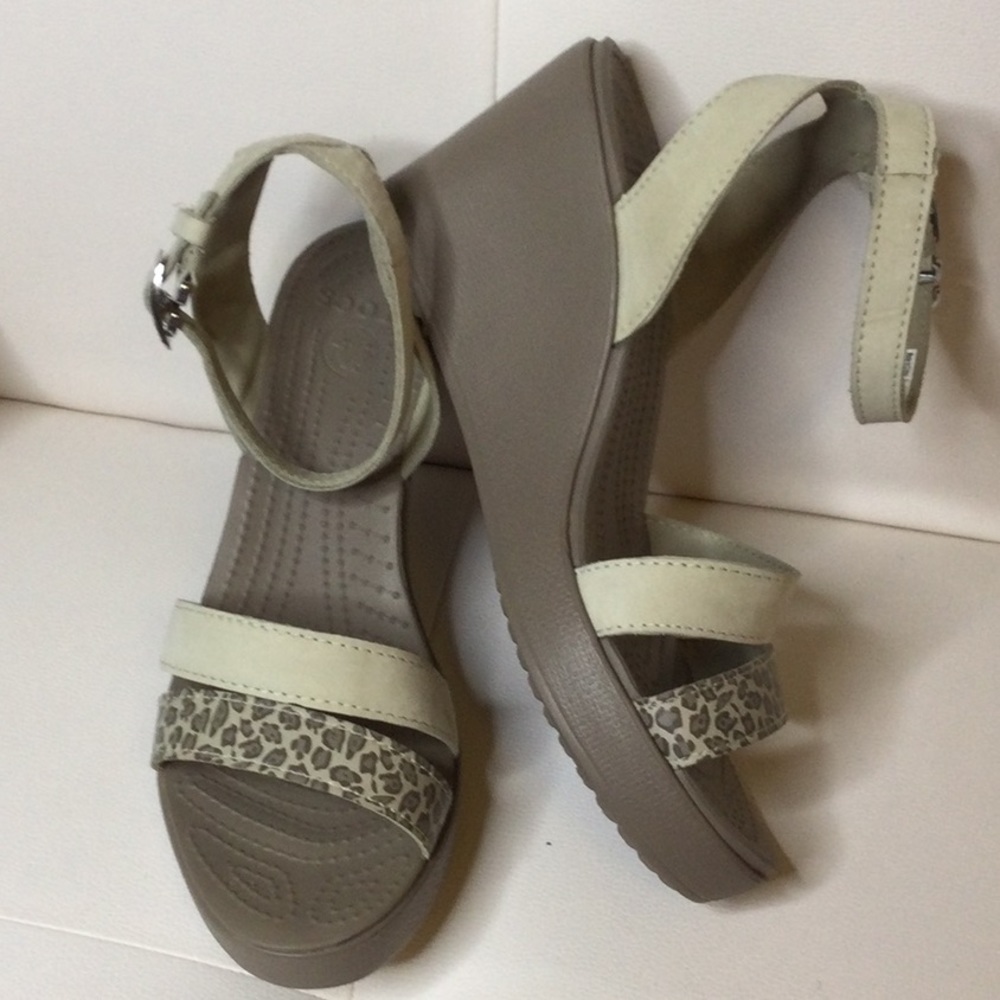 EUC Crocs Cream/Taupr/leopard Wedges, 10